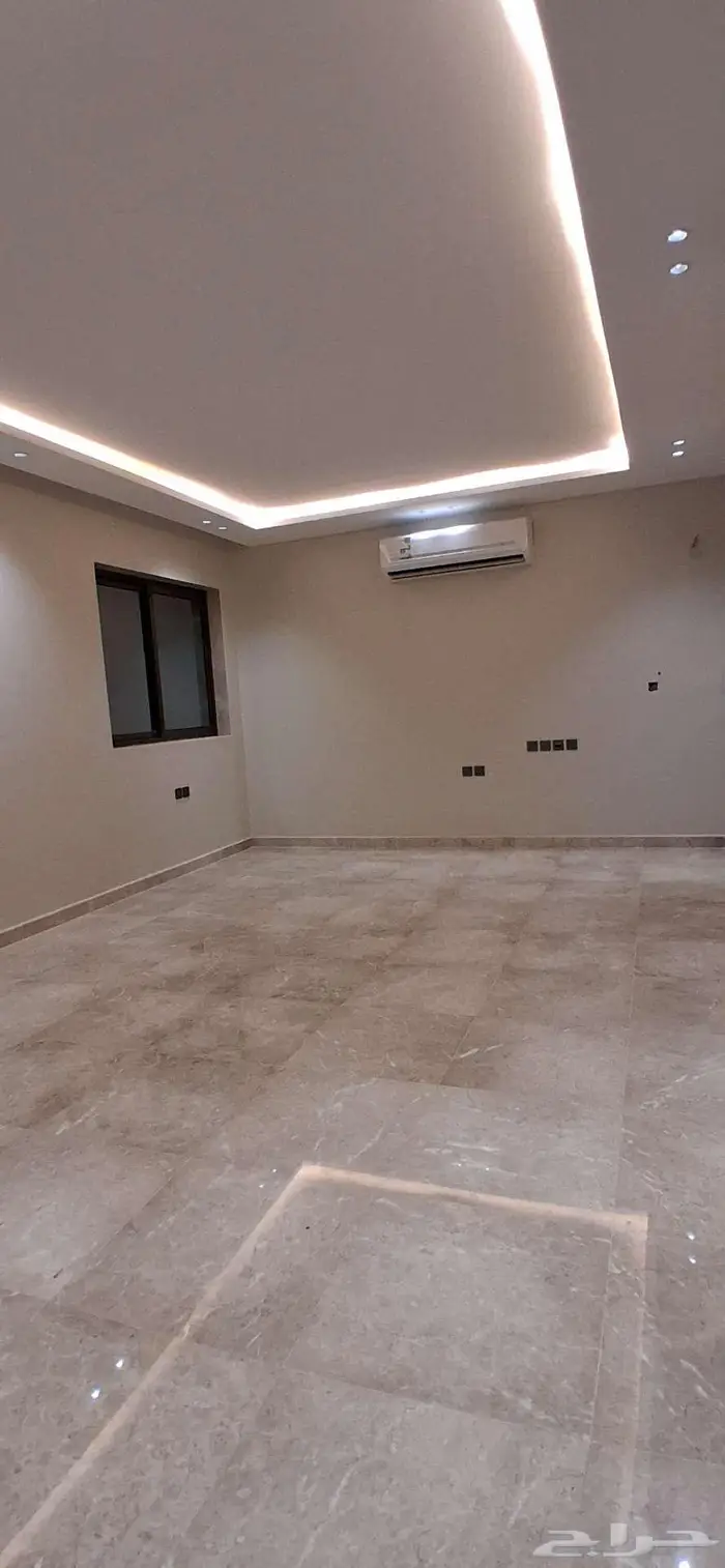 للإيجار شقة جديدة فاخره بتصميم عصري في حي العريض 17