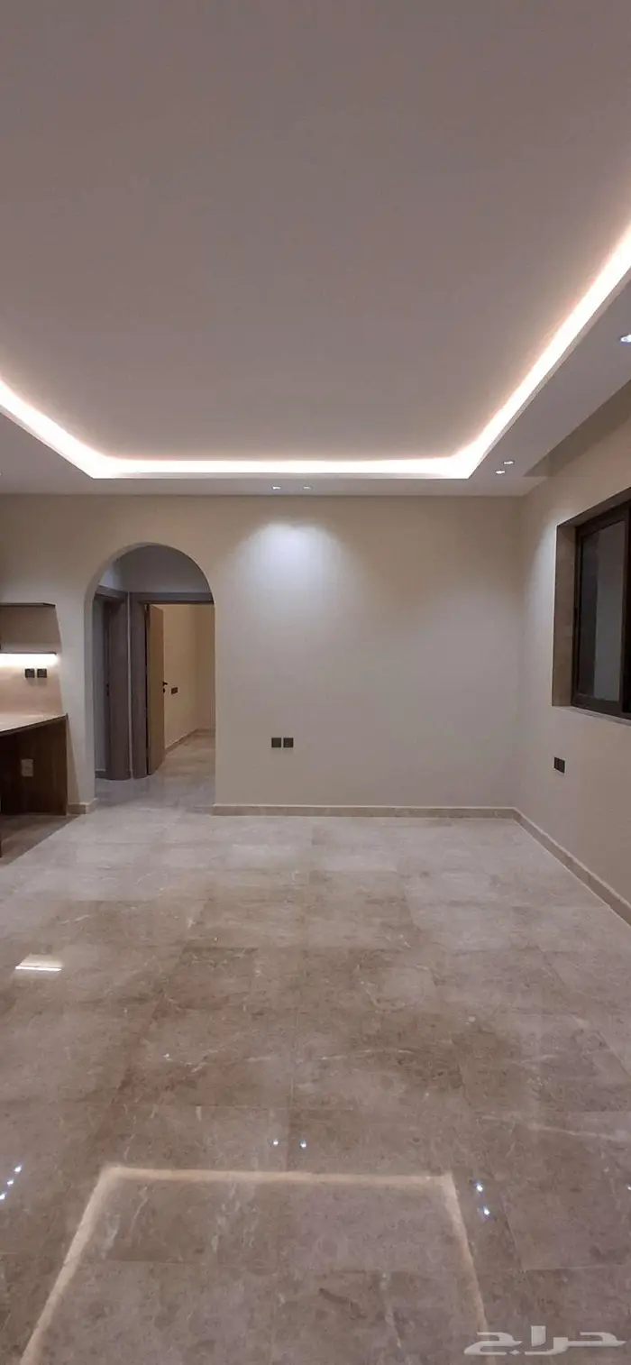 للإيجار شقة جديدة فاخره بتصميم عصري في حي العريض 12