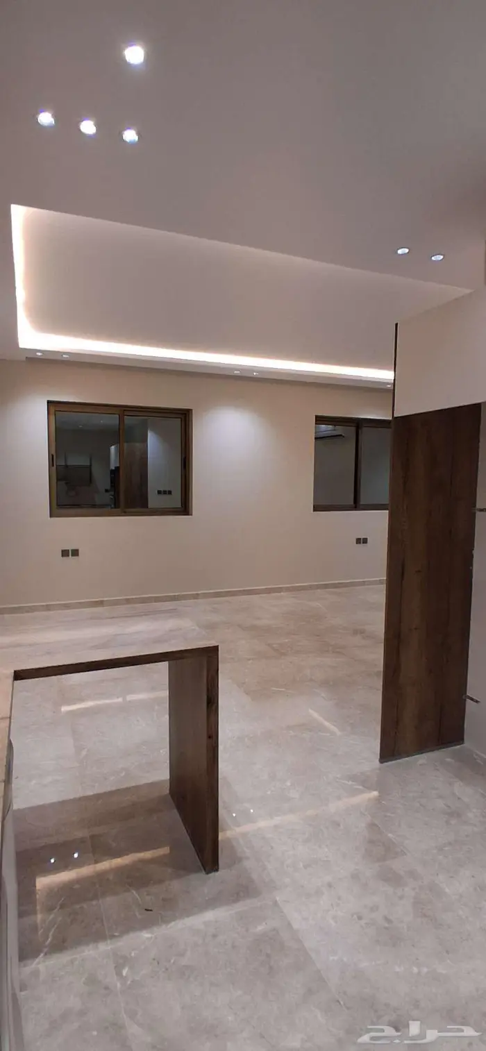 للإيجار شقة جديدة فاخره بتصميم عصري في حي العريض 15