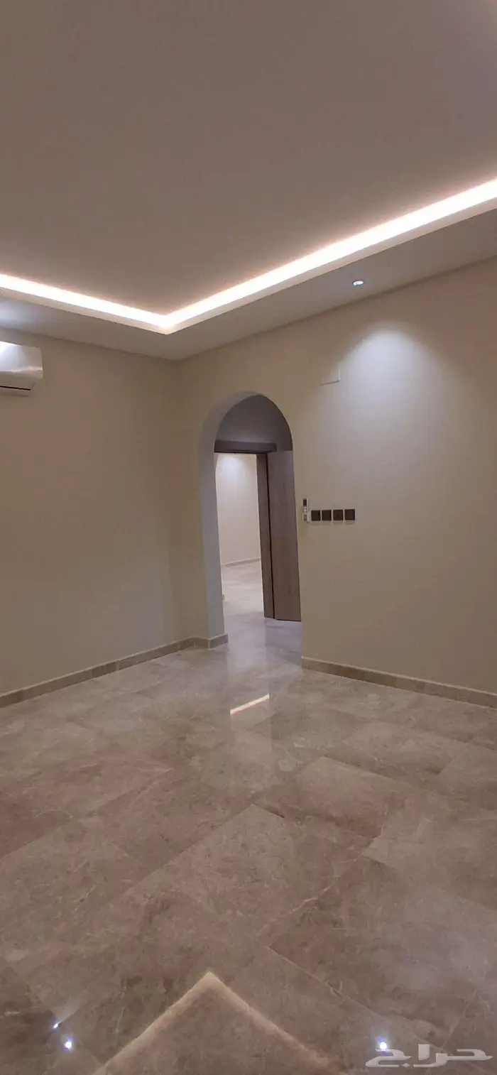 للإيجار شقة جديدة فاخره بتصميم عصري في حي العريض 23