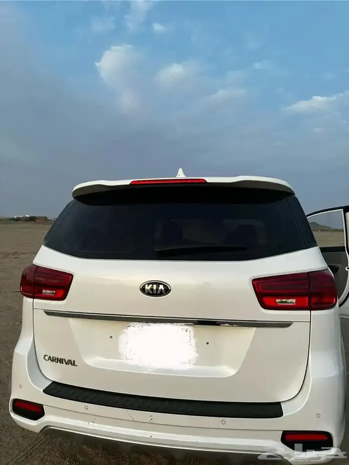 سياره كيا كرنيفال 3