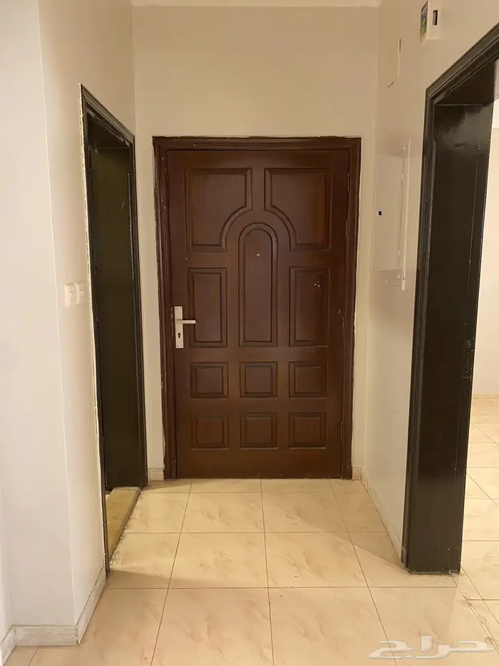 شقة 3 غرف جدة وصالة ومطبخ ودورتين مياه للايجار 25000 4