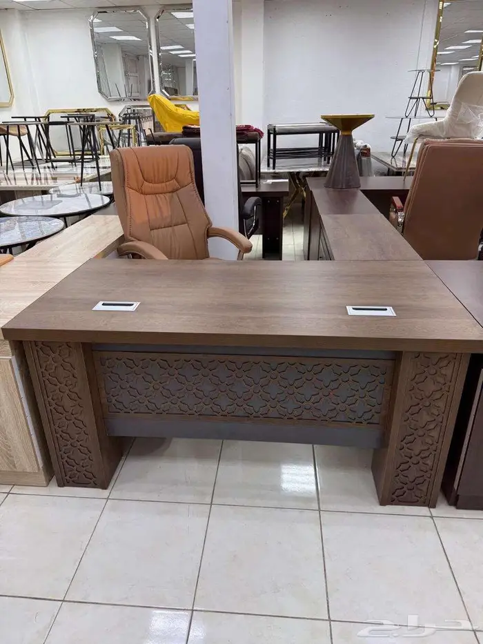 اثاث مكتبي جديد مكاتب ادارية خشب مودرن فخم مع كراسي ودولاب 1
