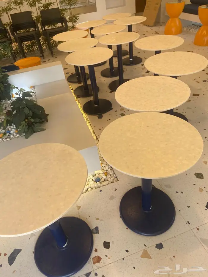 طاولات للبيع 0