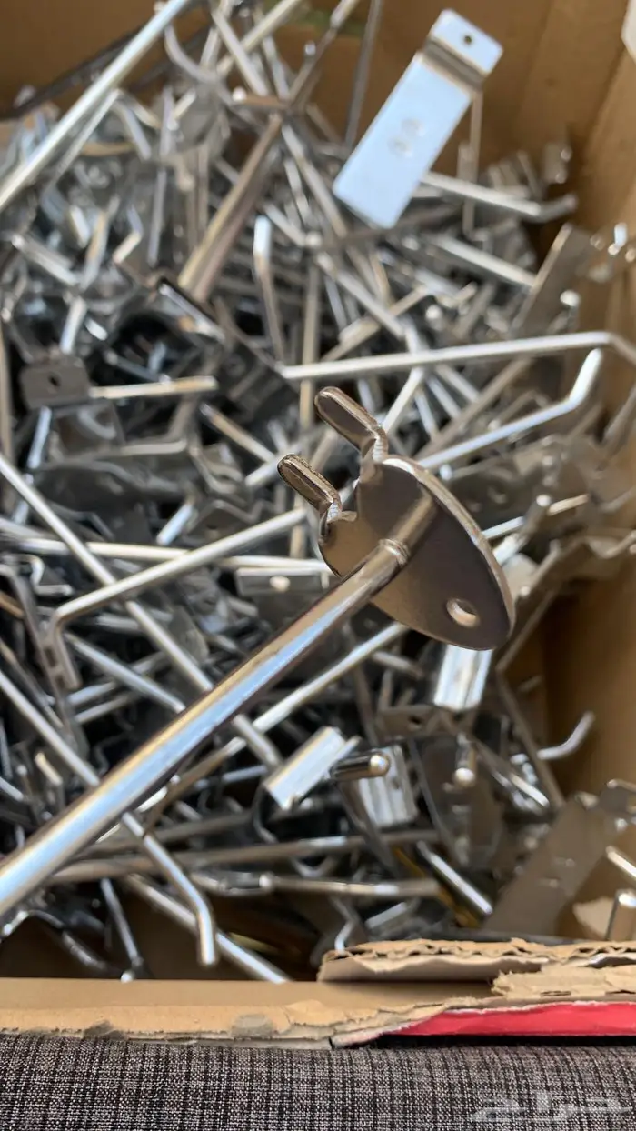 علاقات رفوف او تعليقات او شناكير تعليق العدد الف 2