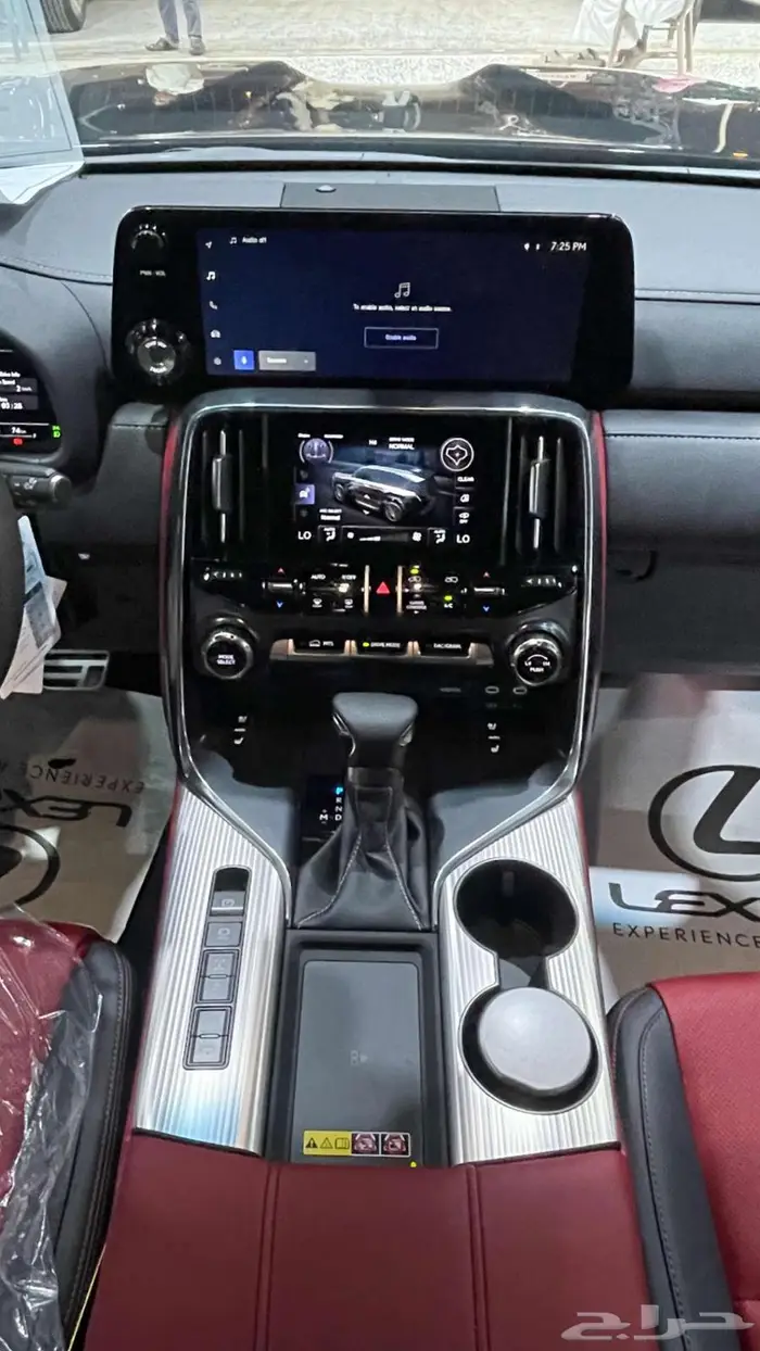 لكزس LX600 اف سبورت بنزين 2025 5