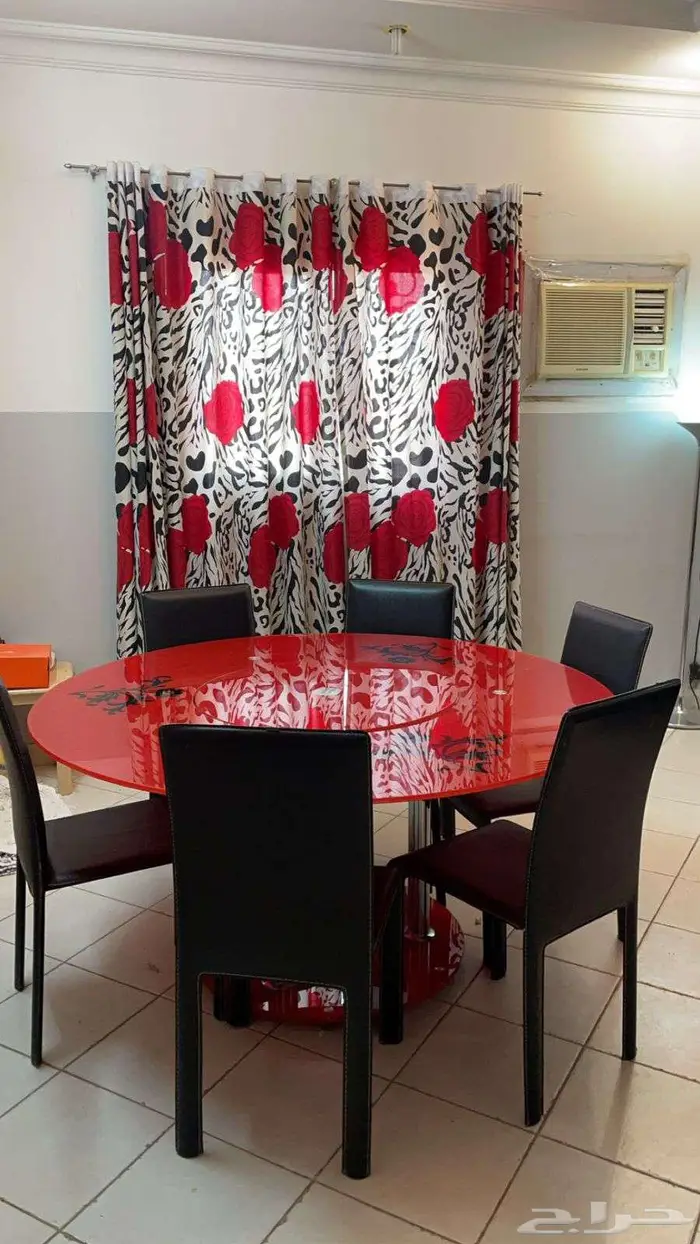 طاولة طعام مع كراسي 2