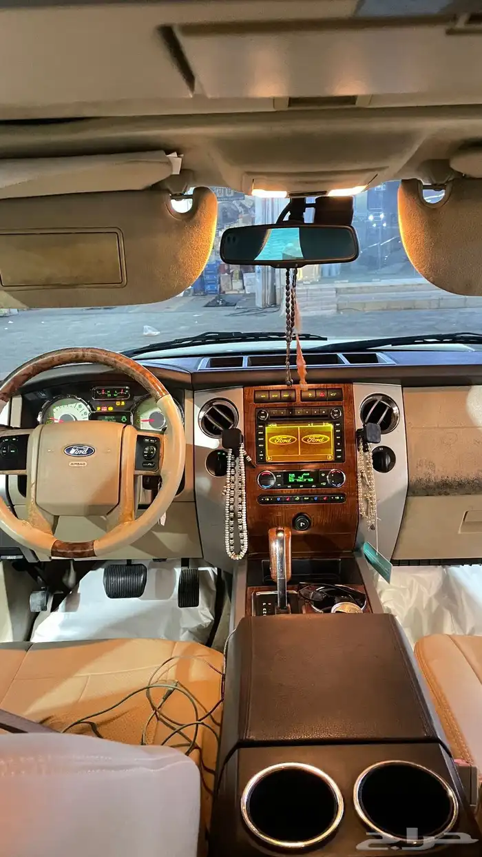 للبيع فورد اكسبيدشن 2010 فل كامل اول مالك كل شي وكاله 15