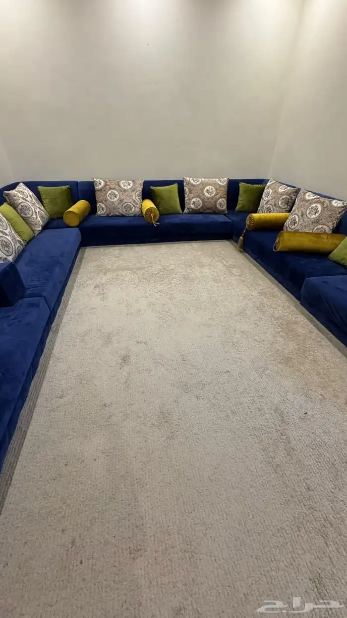 للبيع جلسة ارضية مع الموكيت 0