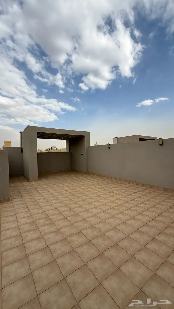 للبيع فلل دوبلكس حى دره الموسى 40
