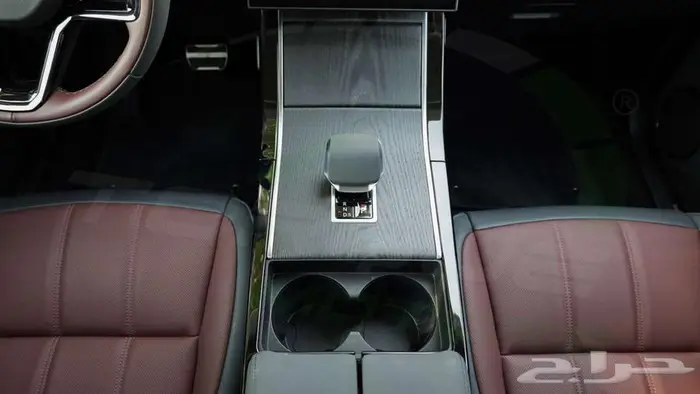 2025 رنج روفر ايفوك P250 D0YNAMIC SE 2.0L اصفار مع ضمان 13