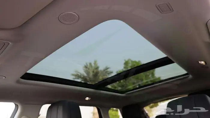 2025 رنج روفر ايفوك P250 D0YNAMIC SE 2.0L اصفار مع ضمان 16