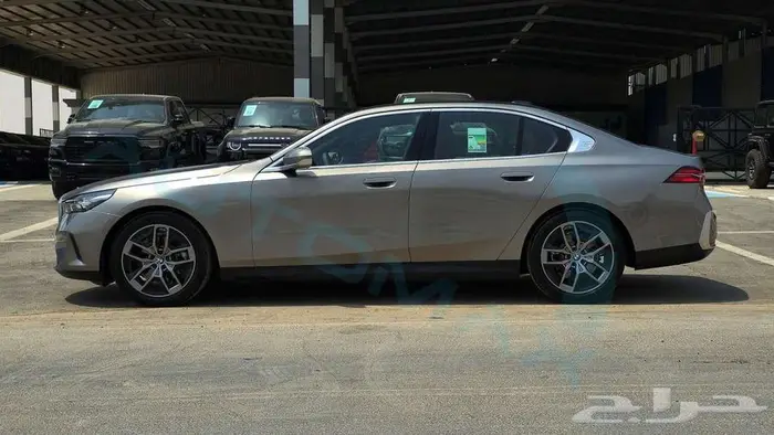 2025 BMW 5-SERIES 520i 2.0T RWD GCC 0Km ضمان الوكيل 20