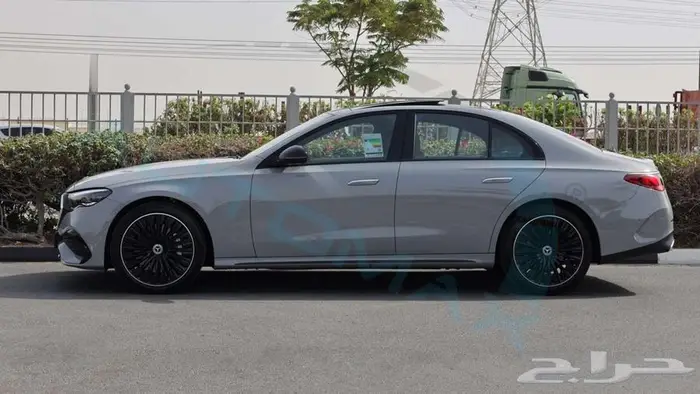 مرسيدس بنز E300 2025 خليجي اصفار مع ضمان الوكيل 41