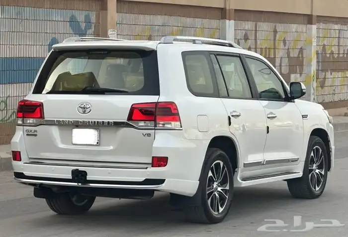 مطلوب لاند كروزر 2016 السعر يكون حدود 120 0