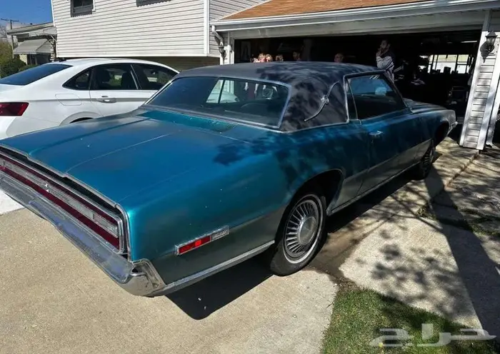 للبيع ثاندربيرد موديل 1968 Ford thunderbird 1