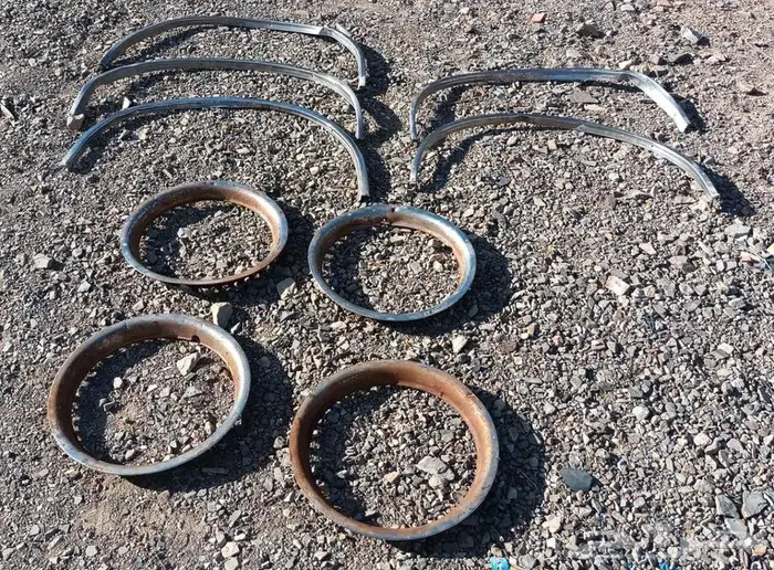 للبيع قطع ددسن 78 قديم غليون من مديل 79 وتحت كل القطع فيه 83