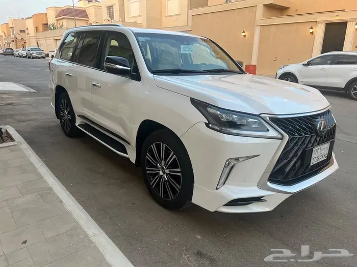 لكزس 570 LX سعودي 2016 مخزن وكاله عداد 122 الف 12