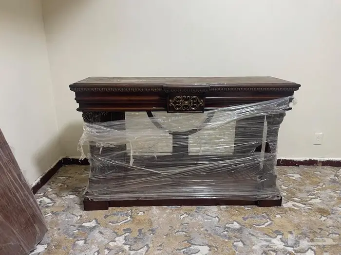 طاولة استقبال نظيفه 0