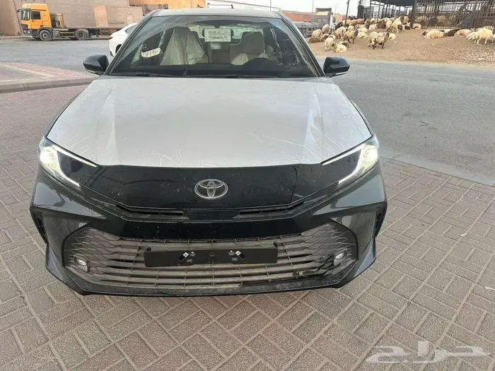 كامري 2025 اسود اصفار 1