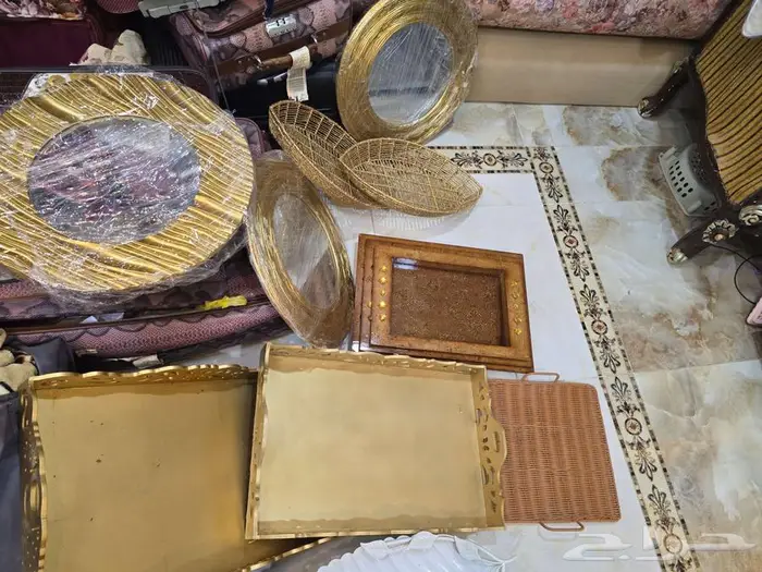 صحون لتقديم الحلويات وكرسي اطفال وكوايه 3