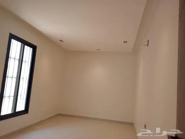 دور اول للايجار حي عكاظ 6