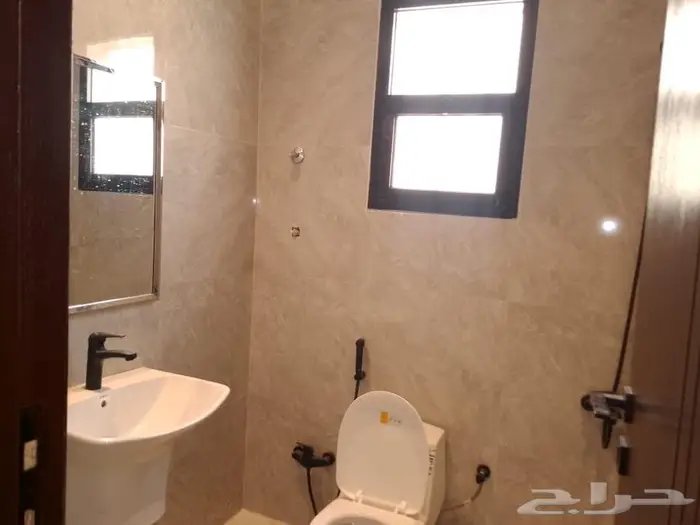 دور اول للايجار حي عكاظ 5