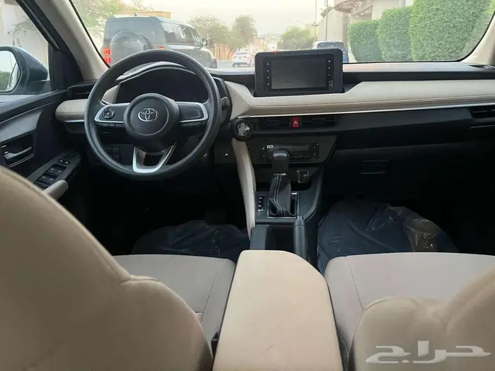 تويوتا يارس 2023 نص فل بدي وكاله مالك واحد نظيف جدا 13