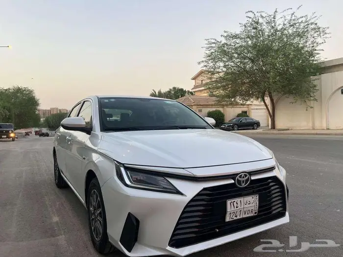 تويوتا يارس 2023 نص فل بدي وكاله مالك واحد نظيف جدا 25