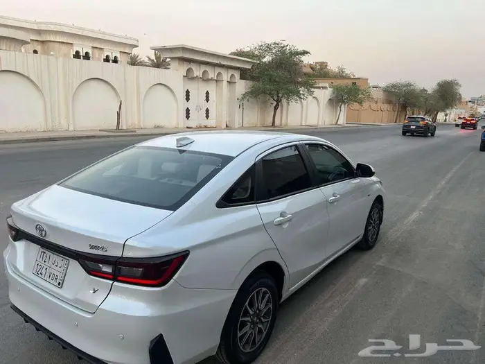 تويوتا يارس 2023 نص فل بدي وكاله مالك واحد نظيف جدا 8