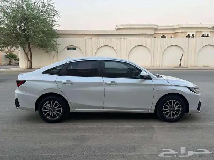 تويوتا يارس 2023 نص فل بدي وكاله مالك واحد نظيف جدا 6