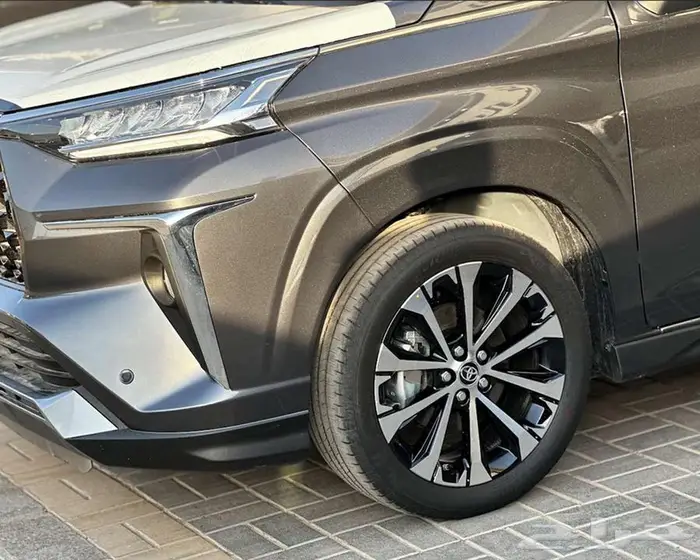 تويوتا فيلوز GLX 2025 - كاش و أقساط 4