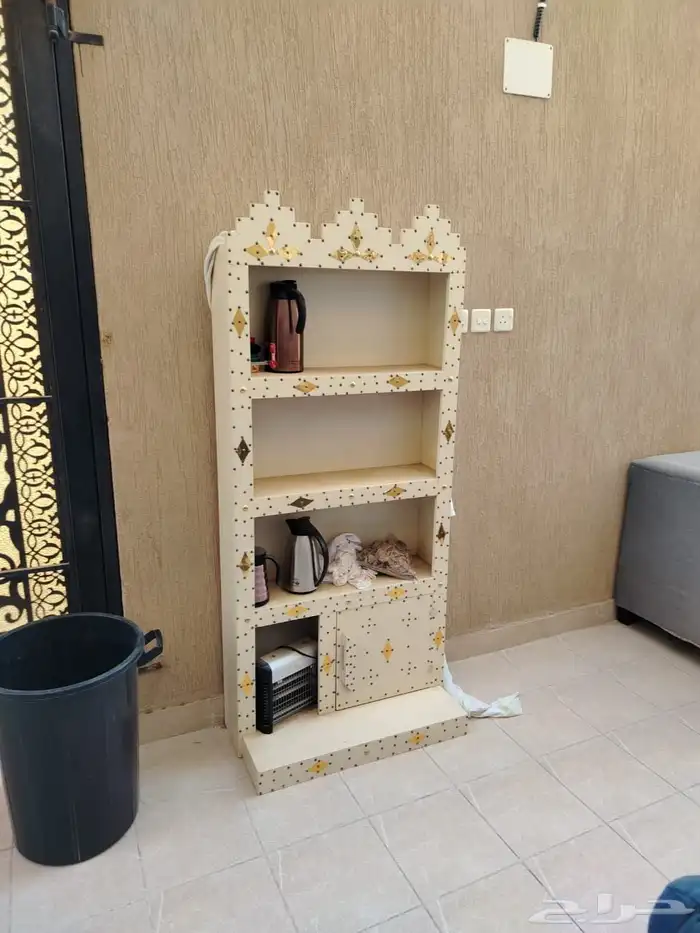 اغراض للبيع مكتب وكنب ودولاب الصور واضحه فالاعلان 3
