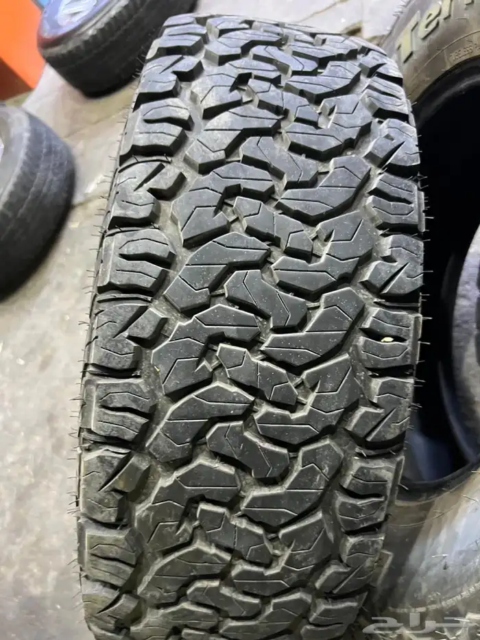 كفرات بي وآي نص حجري مقاس 285 70 17 24 11