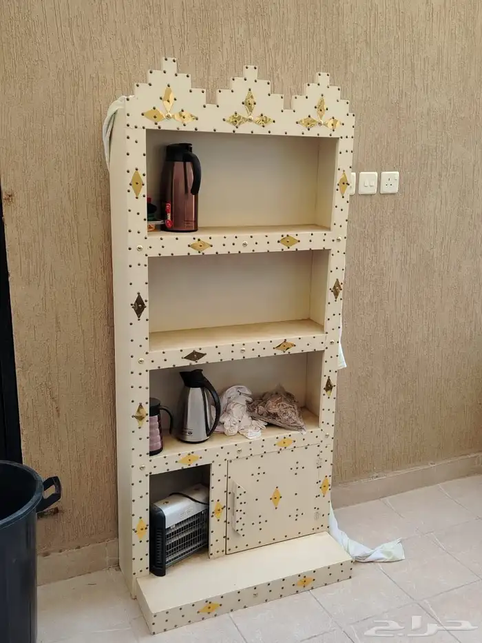 اغراض للبيع مكتب وكنب ودولاب الصور واضحه فالاعلان 2