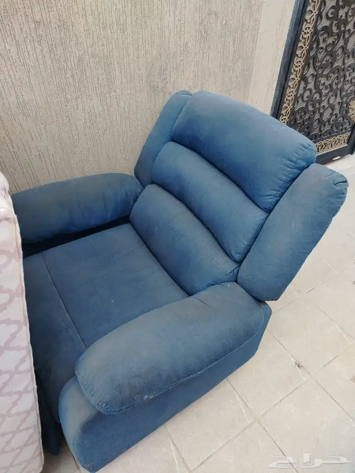 اغراض للبيع مكتب وكنب ودولاب الصور واضحه فالاعلان 4