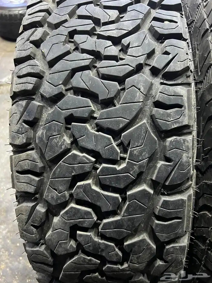 كفرات بي وآي نص حجري مقاس 285 70 17 24 4