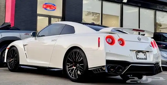 للبيع نيسان GTR بريميوم موديل 2023 ممشى قليل وارد كندا 1