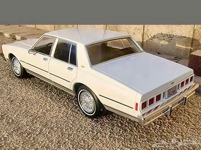 مجسم سيارة كابريس كلاسيك موديل الثمانينات 1