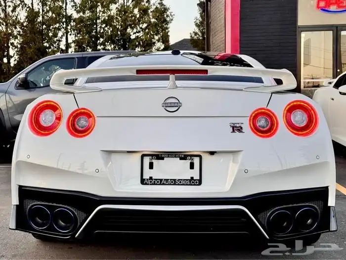 للبيع نيسان GTR بريميوم موديل 2023 ممشى قليل وارد كندا 2