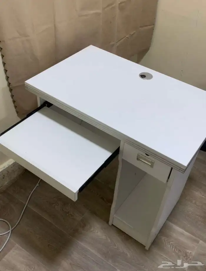 طاوله مكتبيه او طاولة قيمنق   وطاولة ابجوره (ثنتينهم ب100) 1