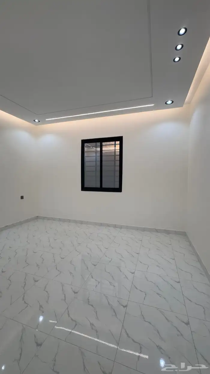 للبيع شقق ارضيه من 550 الف وارواف علوىه من 650 الف بالخميس 16