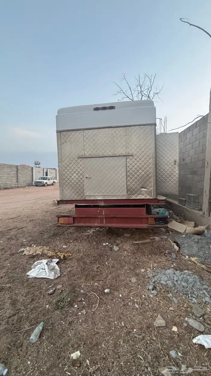فود ترك أو مطبخ متنقل أو غرفة سحب 25