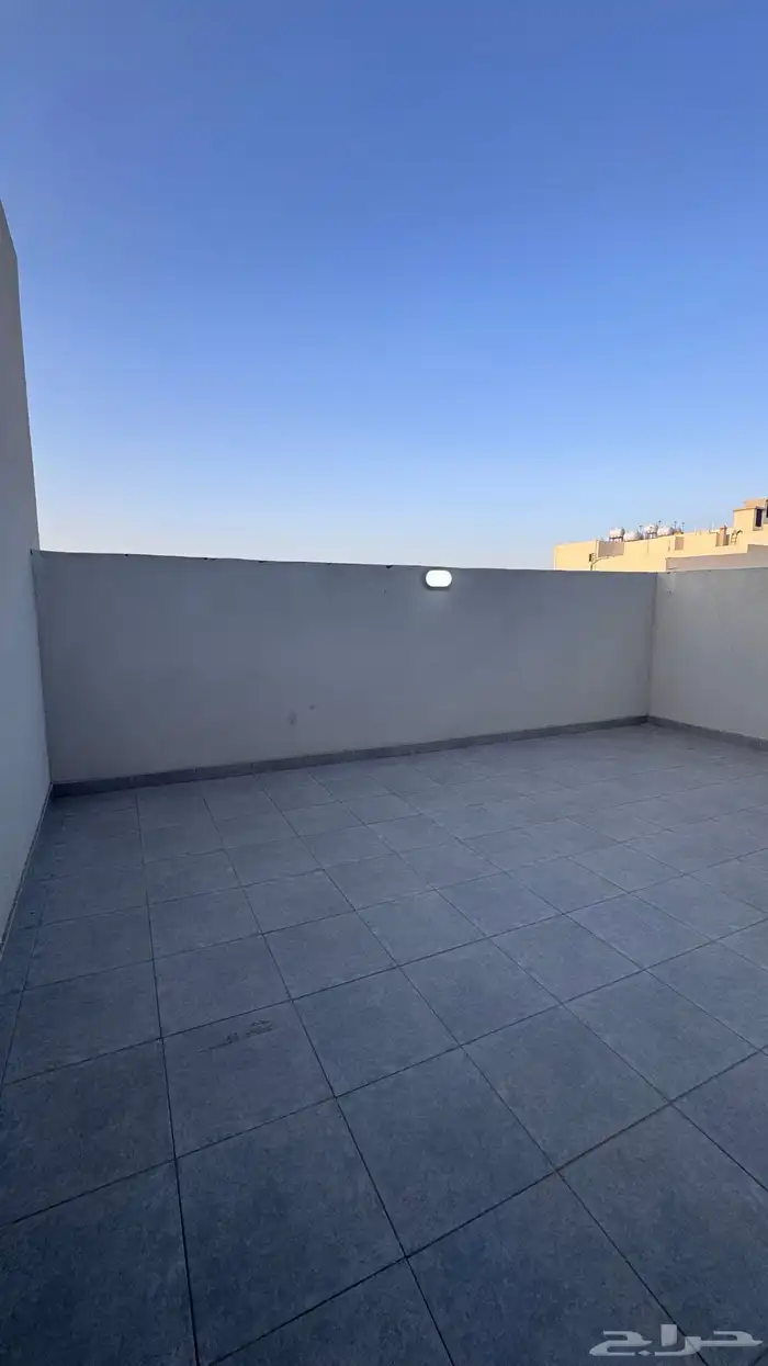 للبيع شقق ارضيه من 550 الف وارواف علوىه من 650 الف بالخميس 44