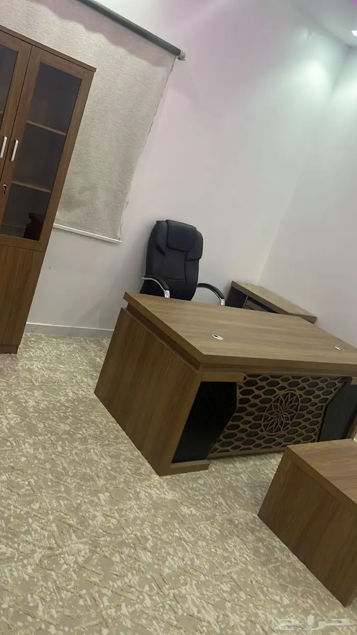مكتب الموضح بالصوره شبه جديد تبيه في البيت تبيه او مكتب 0