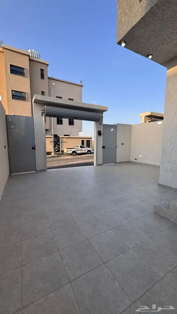 للبيع شقق ارضيه من 550 الف وارواف علوىه من 650 الف بالخميس 2