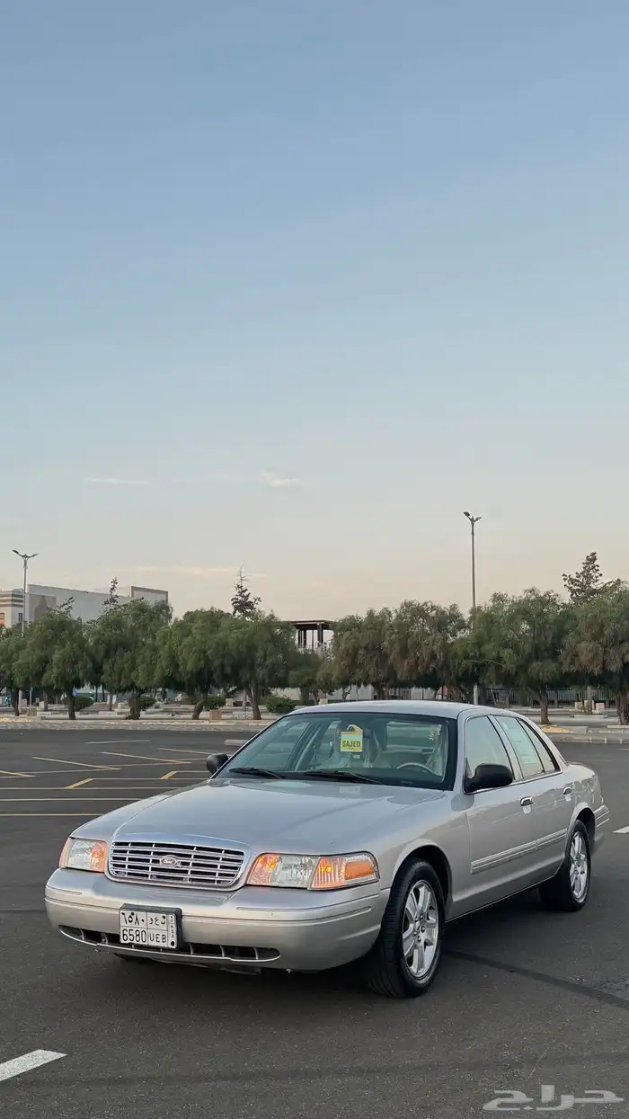 فورد كراون فكتور 8