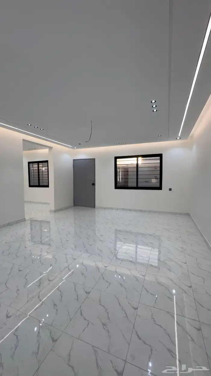 للبيع شقق ارضيه من 550 الف وارواف علوىه من 650 الف بالخميس 8