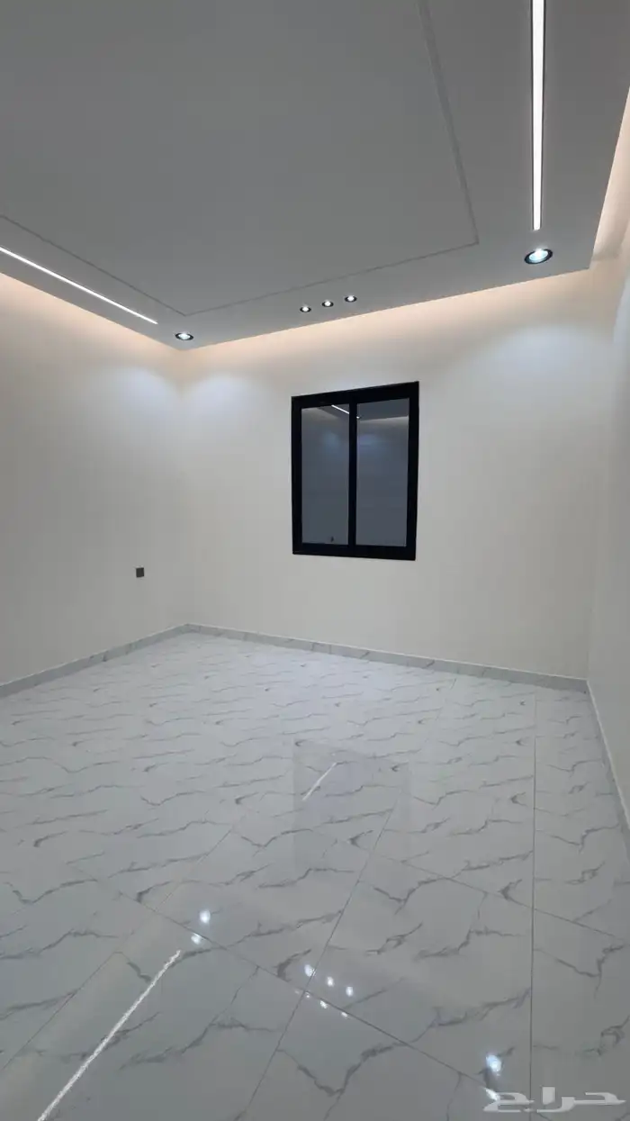 للبيع شقق ارضيه من 550 الف وارواف علوىه من 650 الف بالخميس 14