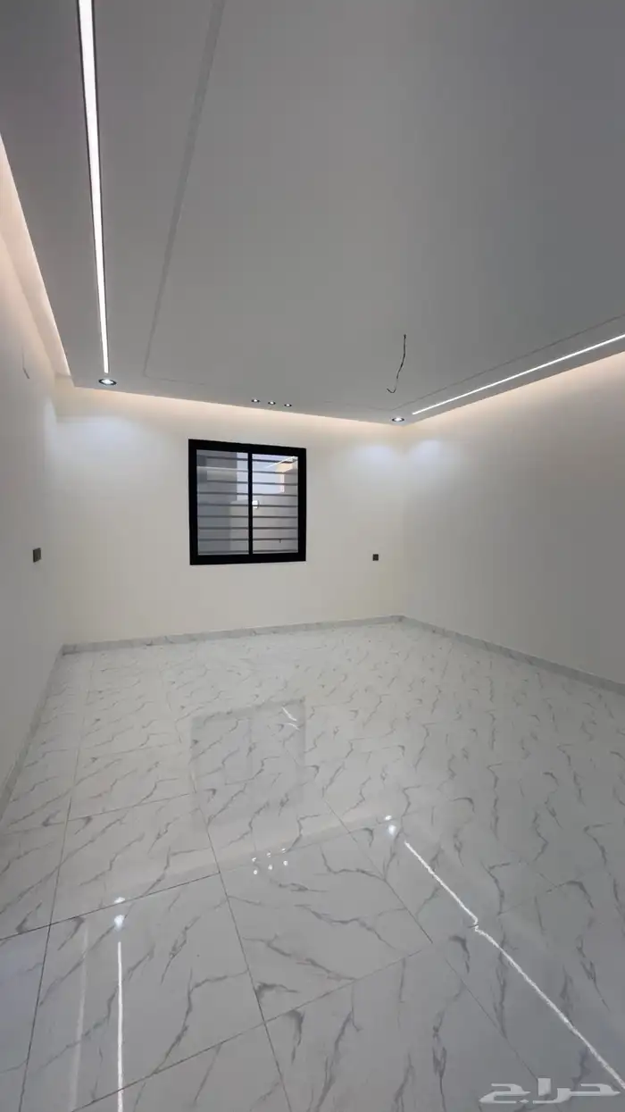 للبيع شقق ارضيه من 550 الف وارواف علوىه من 650 الف بالخميس 3